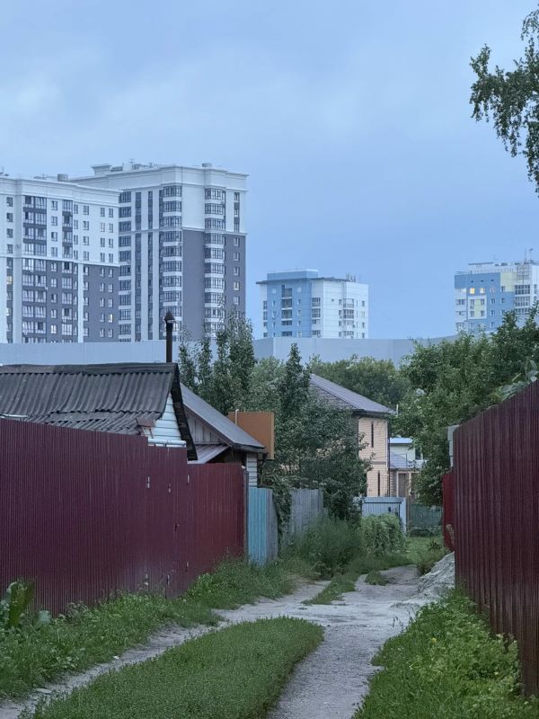 Доброе утро, друзья!. До 6 августа включительно на территории региона действует штормпрогноз из-за ливневых дождей с грозами и порывистым ветром