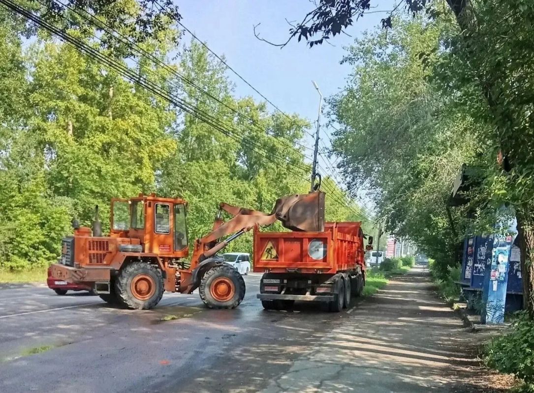 В Бийске продолжаются работы по благоустройству и ремонту городских территорий В Бийске продолжаются работы по благоустройству и ремонту городских территорий