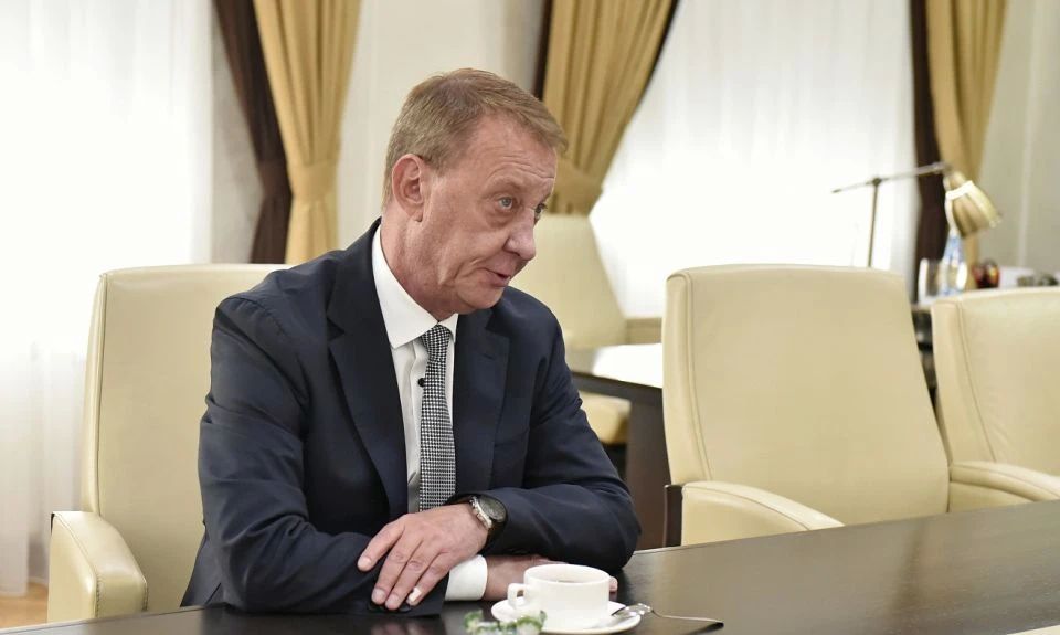 Глава Барнаула Вячеслав Франк и Герой России Владимир Шаманов обсудили развитие города Глава Барнаула Вячеслав Франк и Герой России Владимир Шаманов обсудили развитие города