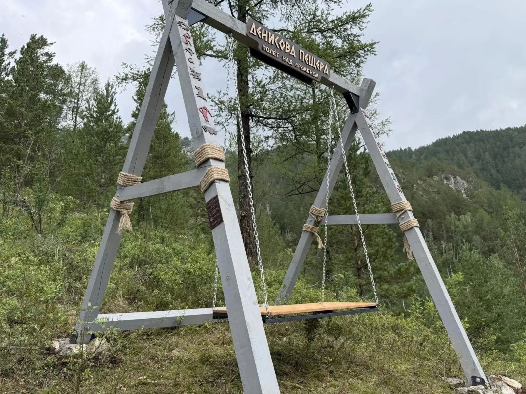 У Денисовой пещеры появились первые арт-объекты У Денисовой пещеры появились первые арт-объекты