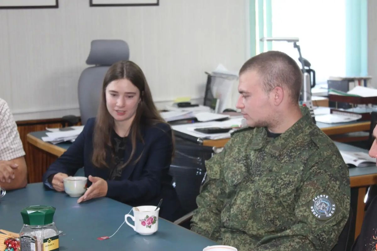 В Чарышском районе прошла встреча депутатов и общественников с военнослужащим - участником СВО В Чарышском районе прошла встреча депутатов и общественников с военнослужащим - участником СВО