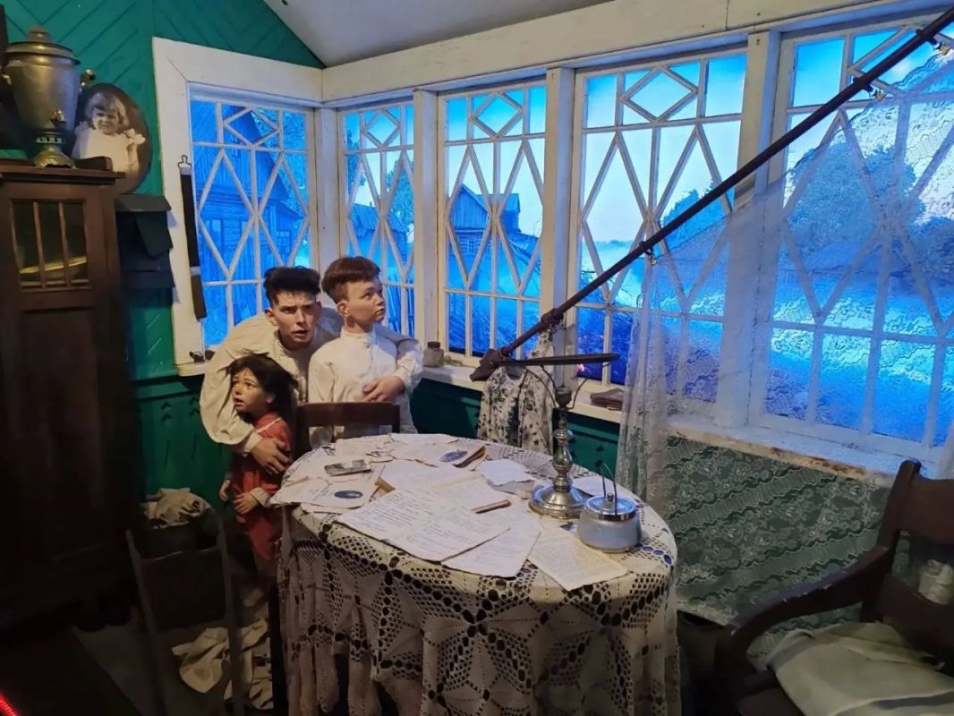Бийские подростки посетили «Поезд Победы» в Барнауле Бийские подростки посетили «Поезд Победы» в Барнауле
