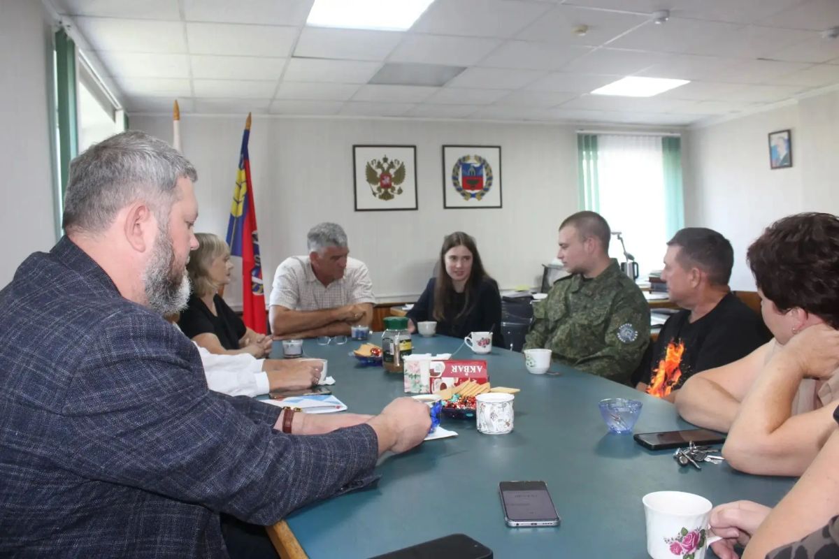 В Чарышском районе прошла встреча депутатов и общественников с военнослужащим - участником СВО В Чарышском районе прошла встреча депутатов и общественников с военнослужащим - участником СВО