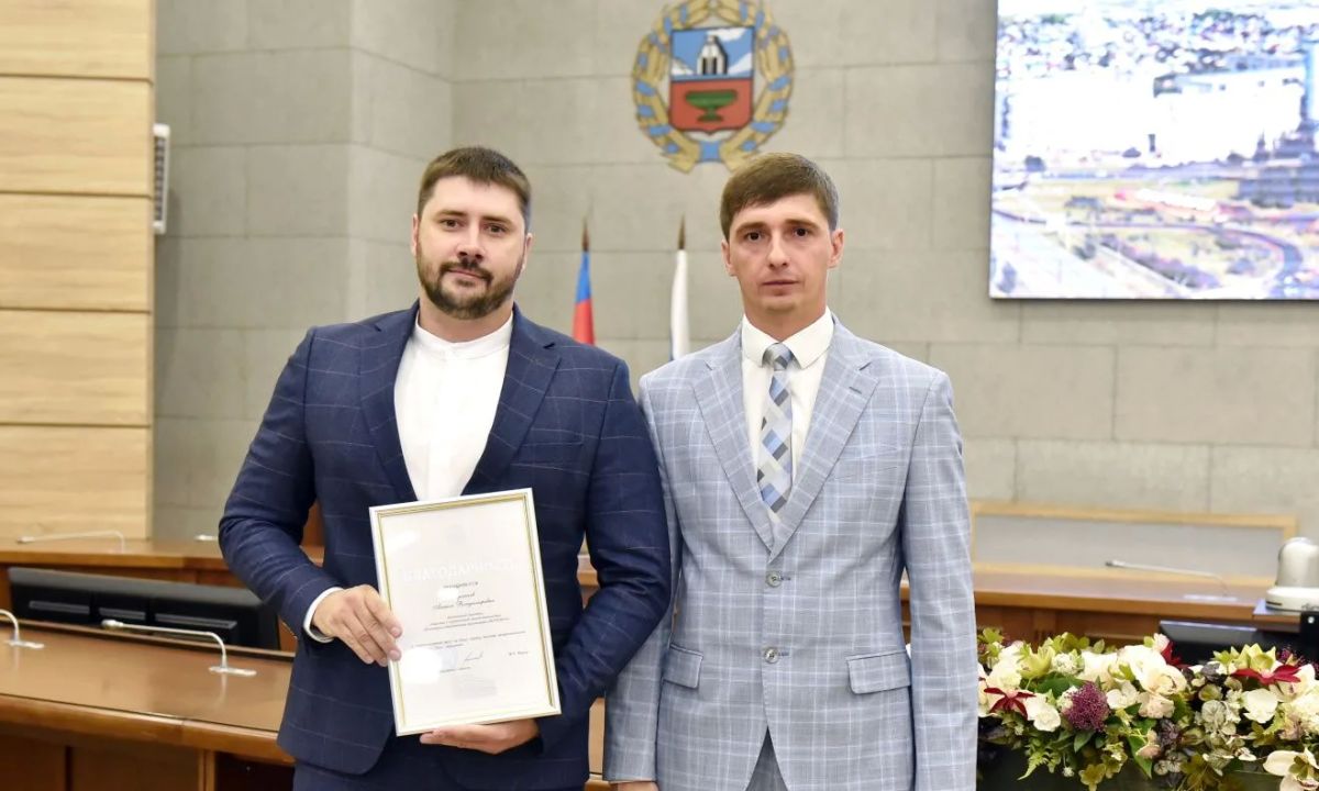 В администрации Барнаула наградили представителей строительной отрасли В администрации Барнаула наградили представителей строительной отрасли