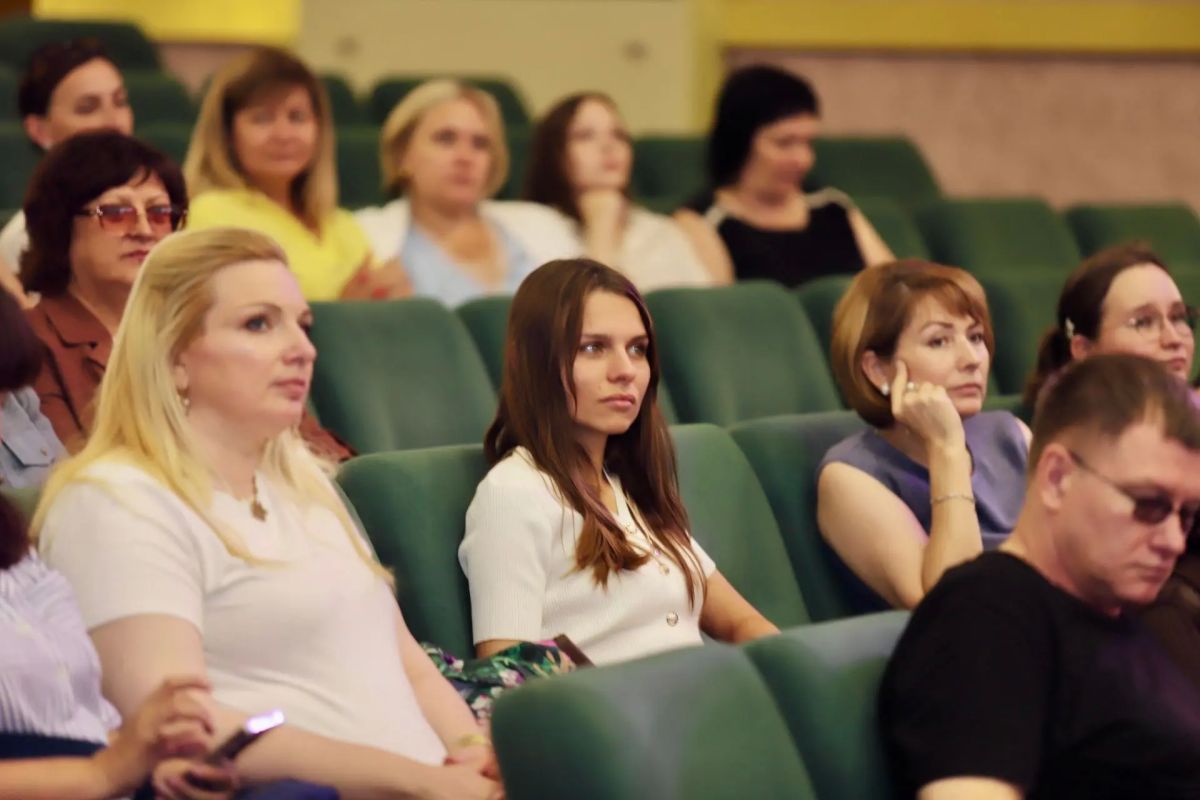 «Социальный десант» в Белокурихе: депутаты АКЗС и эксперты обсудили ключевые меры поддержки жителей Алтайского края «Социальный десант» в Белокурихе: депутаты АКЗС и эксперты обсудили ключевые меры поддержки жителей Алтайского края