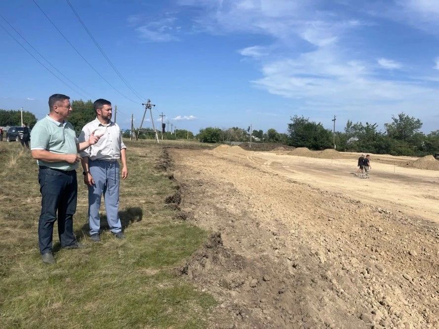 В Шелаболихе стартовало строительство поля для мини-футбола за 15 млн рублей В Шелаболихе стартовало строительство поля для мини-футбола за 15 млн рублей