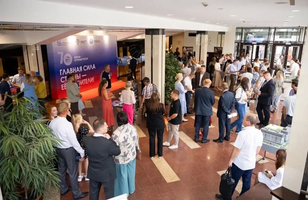 Виктор Томенко: В 70-й, юбилейный раз в России отмечают День строителя Виктор Томенко: В 70-й, юбилейный раз в России отмечают День строителя