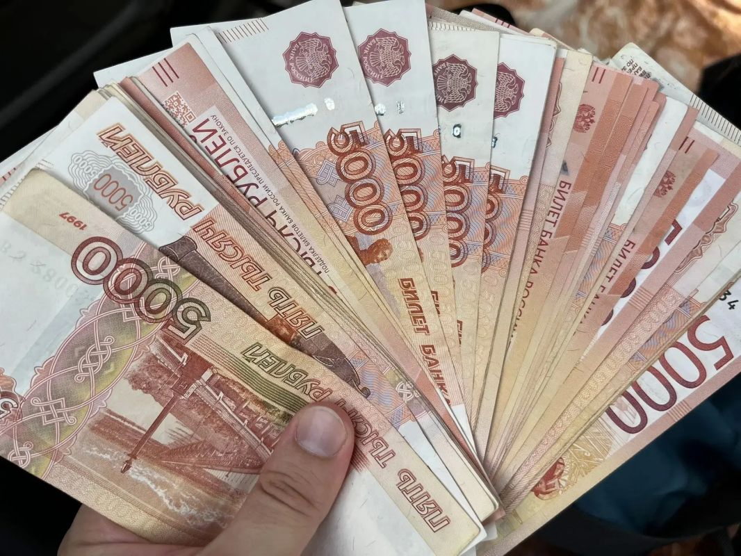 Сотрудник алтайского вуза пойдет под суд за фиктивное зачисление студентов