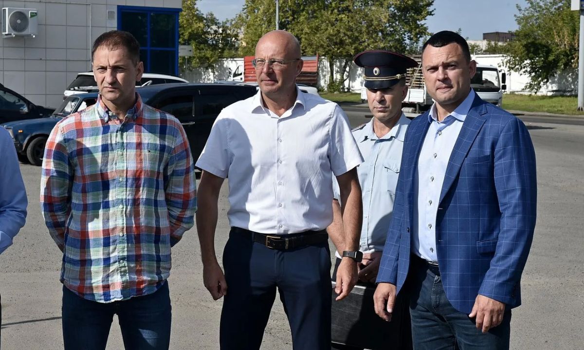 В Барнауле начался ремонт дороги по улице Парфенова В Барнауле начался ремонт дороги по улице Парфенова