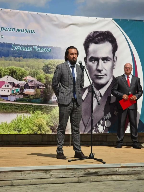 Внук Германа Титова и космонавт Сергей Авдеев посетили Алтай на "космической неделе"