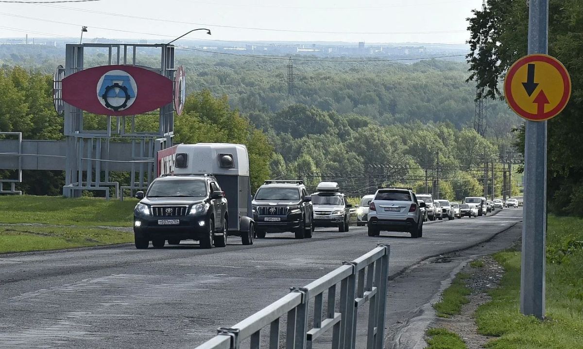 В Барнауле начался ремонт дороги по улице Парфенова В Барнауле начался ремонт дороги по улице Парфенова