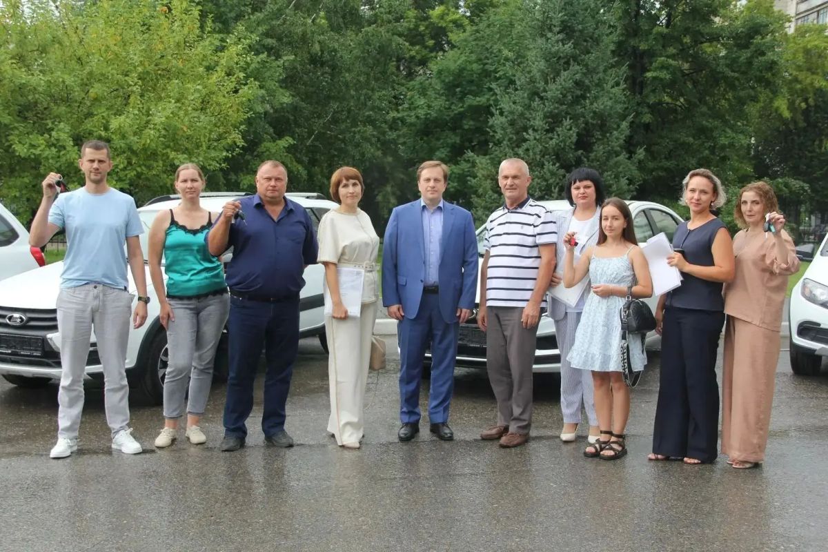 В медучреждения Алтайского края поступили новые автомобили для паллиативной службы и первичного звена В медучреждения Алтайского края поступили новые автомобили для паллиативной службы и первичного звена