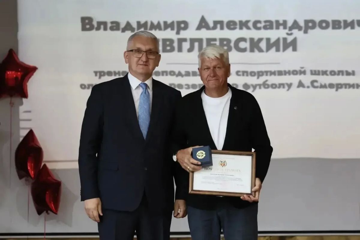 В Алтайском крае наградили 58 представителей спортивной отрасли В Алтайском крае наградили 58 представителей спортивной отрасли