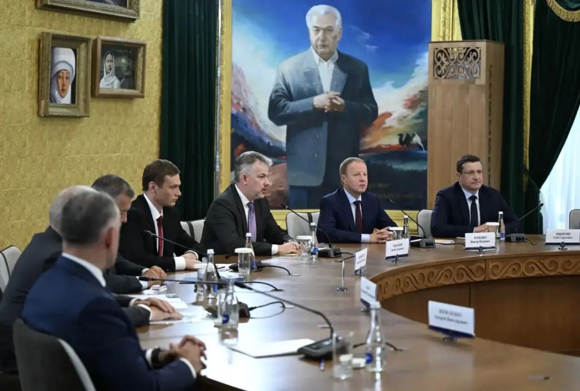 Виктор Томенко: Поучаствовал во встрече Президента Киргизии Садыра Жапарова с губернаторами российских регионов. Виктор Томенко: Поучаствовал во встрече Президента Киргизии Садыра Жапарова с губернаторами российских регионов.