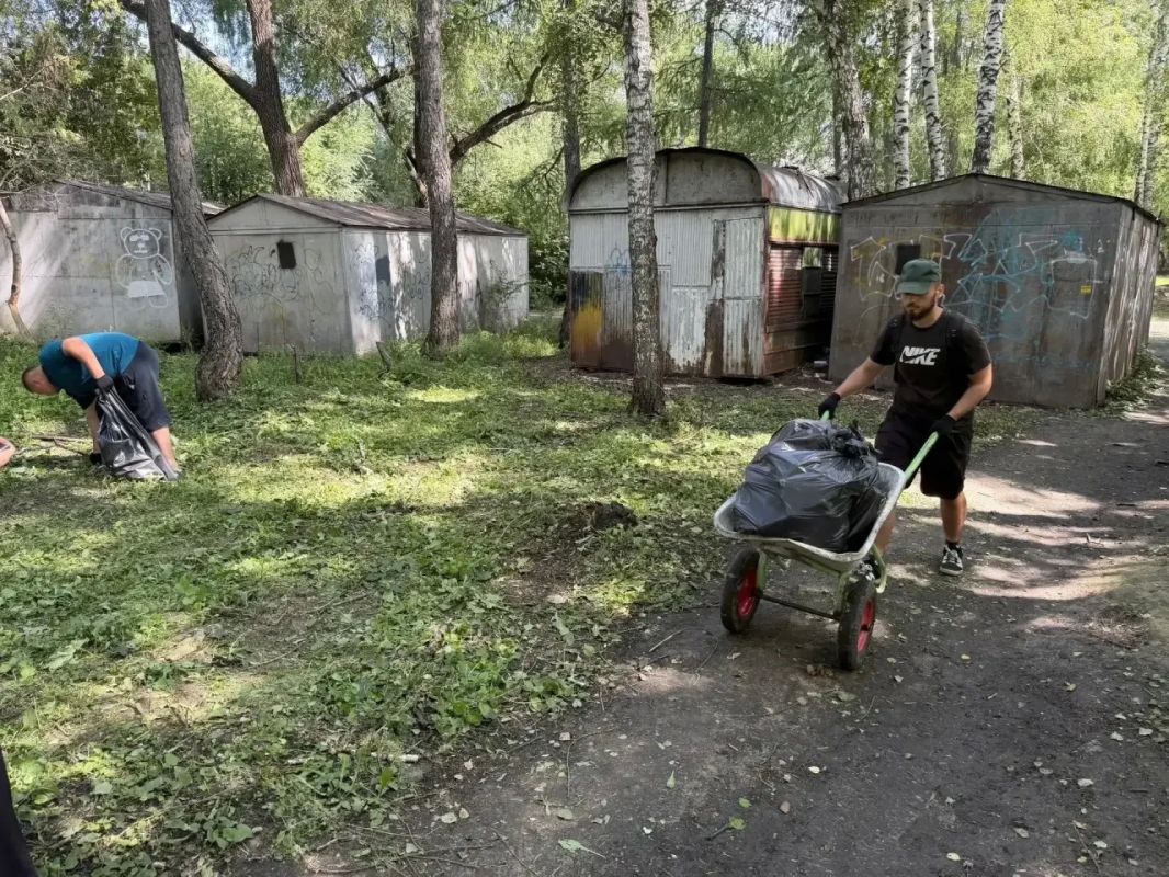 В Ленинском районе Барнаула прошла экологическая акция В Ленинском районе Барнаула прошла экологическая акция