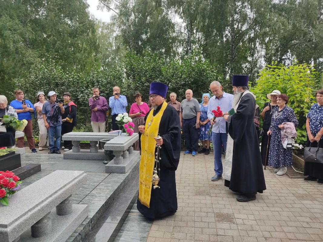 Мероприятия, посвященные памяти Михаила Евдокимова, проходят на его малой родине - в поселке Верх-Обском Алтайского края Мероприятия, посвященные памяти Михаила Евдокимова, проходят на его малой родине - в поселке Верх-Обском Алтайского края