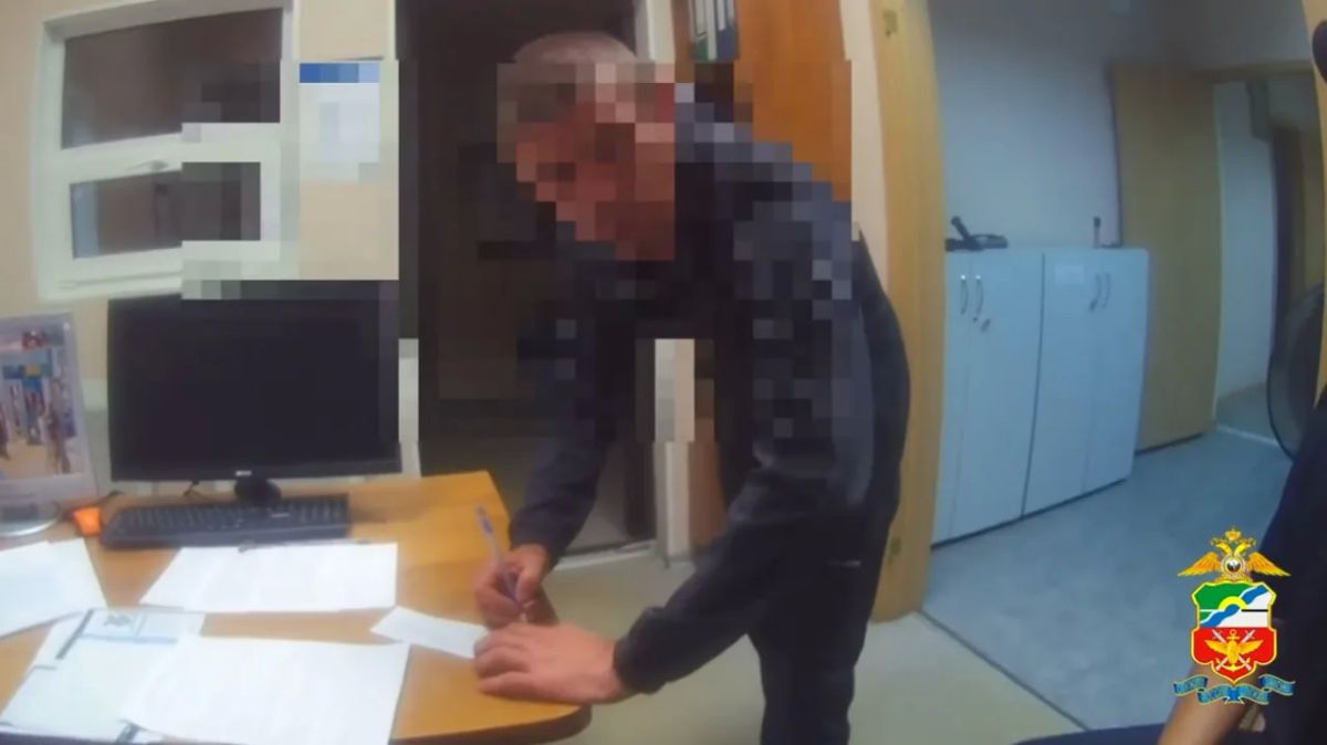 Житель Алтайского края не дотерпел до посадки и закурил в туалете самолета Житель Алтайского края не дотерпел до посадки и закурил в туалете самолета