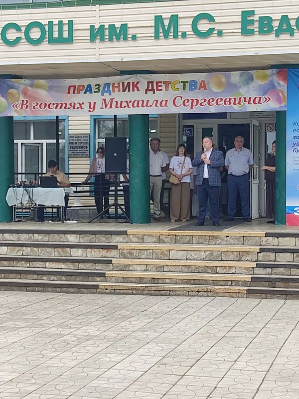 Мероприятия, посвященные памяти Михаила Евдокимова, проходят на его малой родине - в поселке Верх-Обском Алтайского края Мероприятия, посвященные памяти Михаила Евдокимова, проходят на его малой родине - в поселке Верх-Обском Алтайского края