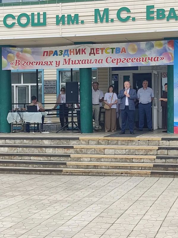 Мероприятия, посвященные памяти Михаила Евдокимова, проходят на его малой родине - в поселке Верх-Обском Алтайского края Мероприятия, посвященные памяти Михаила Евдокимова, проходят на его малой родине - в поселке Верх-Обском Алтайского края