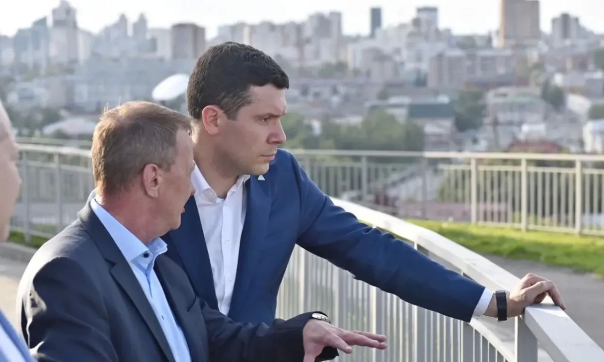 Мэр Барнаула показал главе Минпромторга РФ город с высоты Нагорного парка Мэр Барнаула показал главе Минпромторга РФ город с высоты Нагорного парка