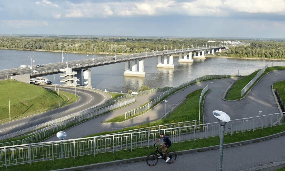 Вячеслав Франк познакомил Антона Алиханова с Барнаулом с высоты Нагорного парка Вячеслав Франк познакомил Антона Алиханова с Барнаулом с высоты Нагорного парка