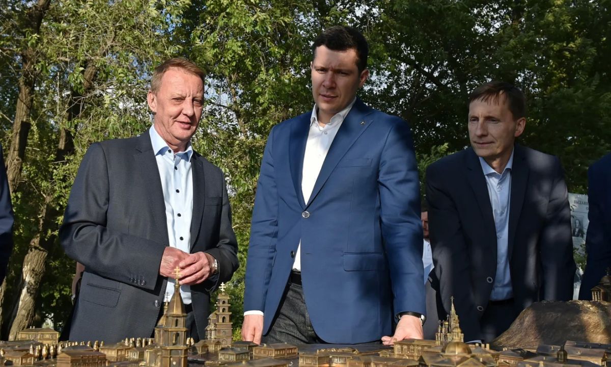 Вячеслав Франк познакомил Антона Алиханова с Барнаулом с высоты Нагорного парка Вячеслав Франк познакомил Антона Алиханова с Барнаулом с высоты Нагорного парка