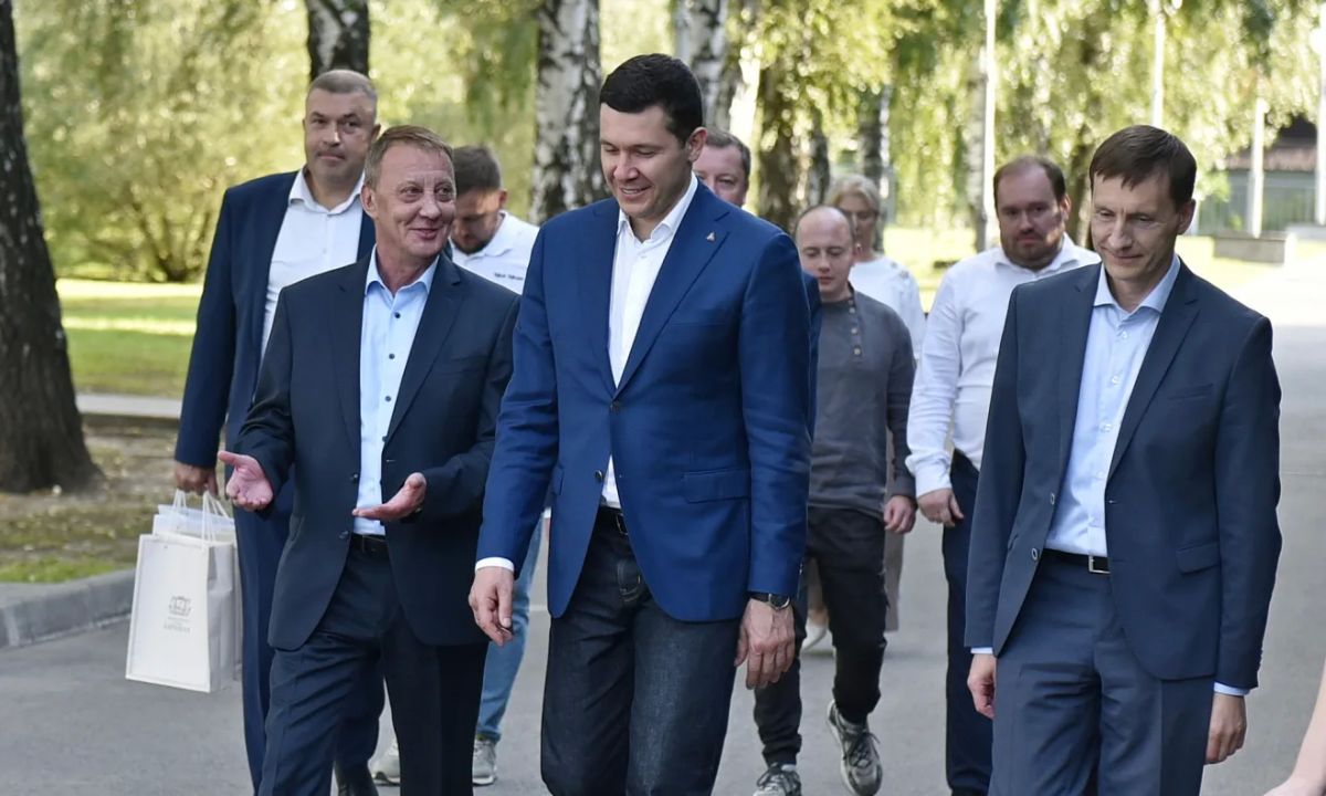 Вячеслав Франк познакомил Антона Алиханова с Барнаулом с высоты Нагорного парка Вячеслав Франк познакомил Антона Алиханова с Барнаулом с высоты Нагорного парка