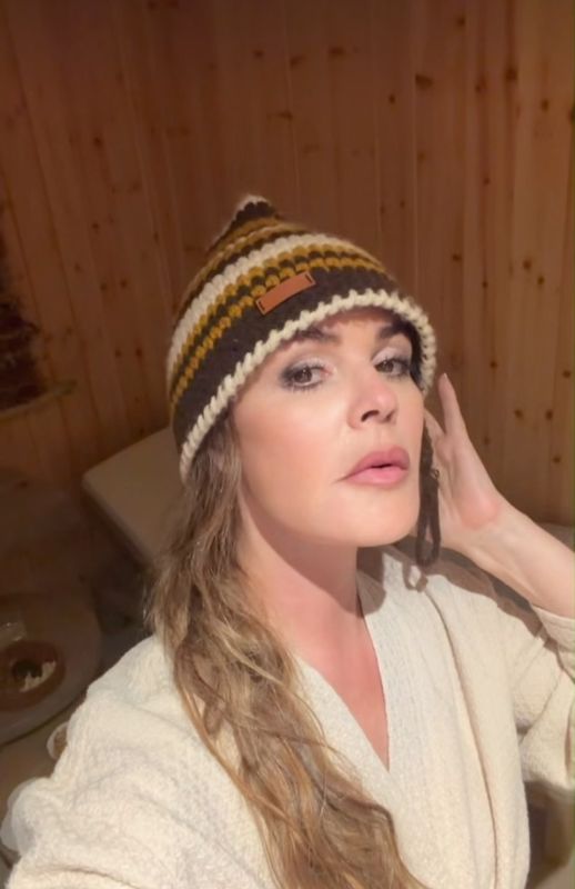 Екатерина Андреева отдыхает на Алтае у берега Катуни