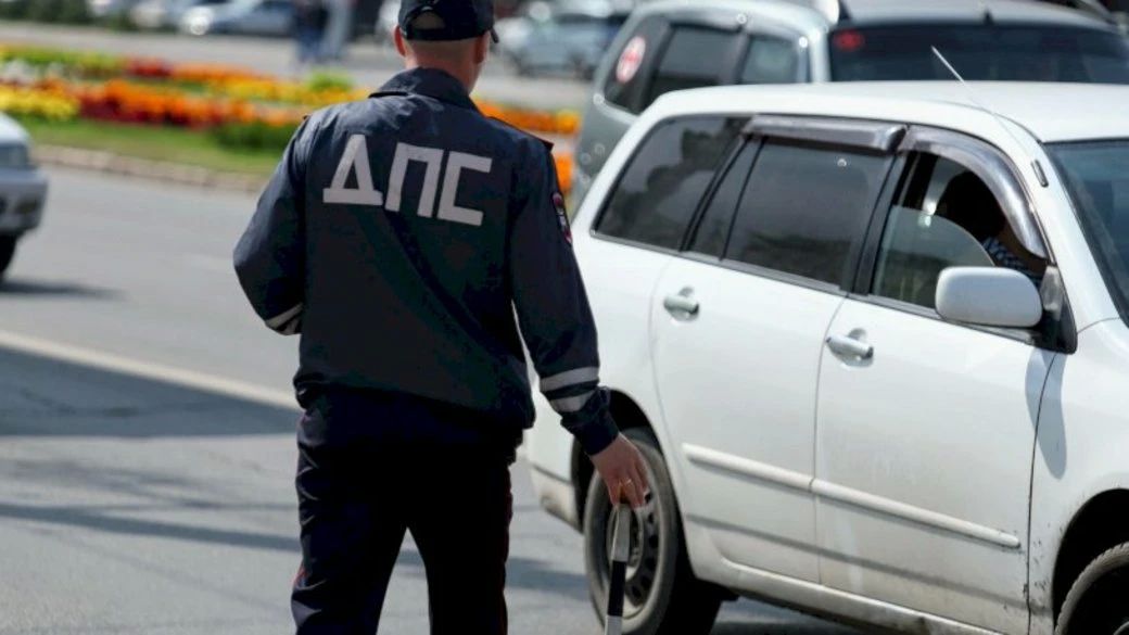 Более трех тысяч водителей без прав поймали на Алтае с начала года