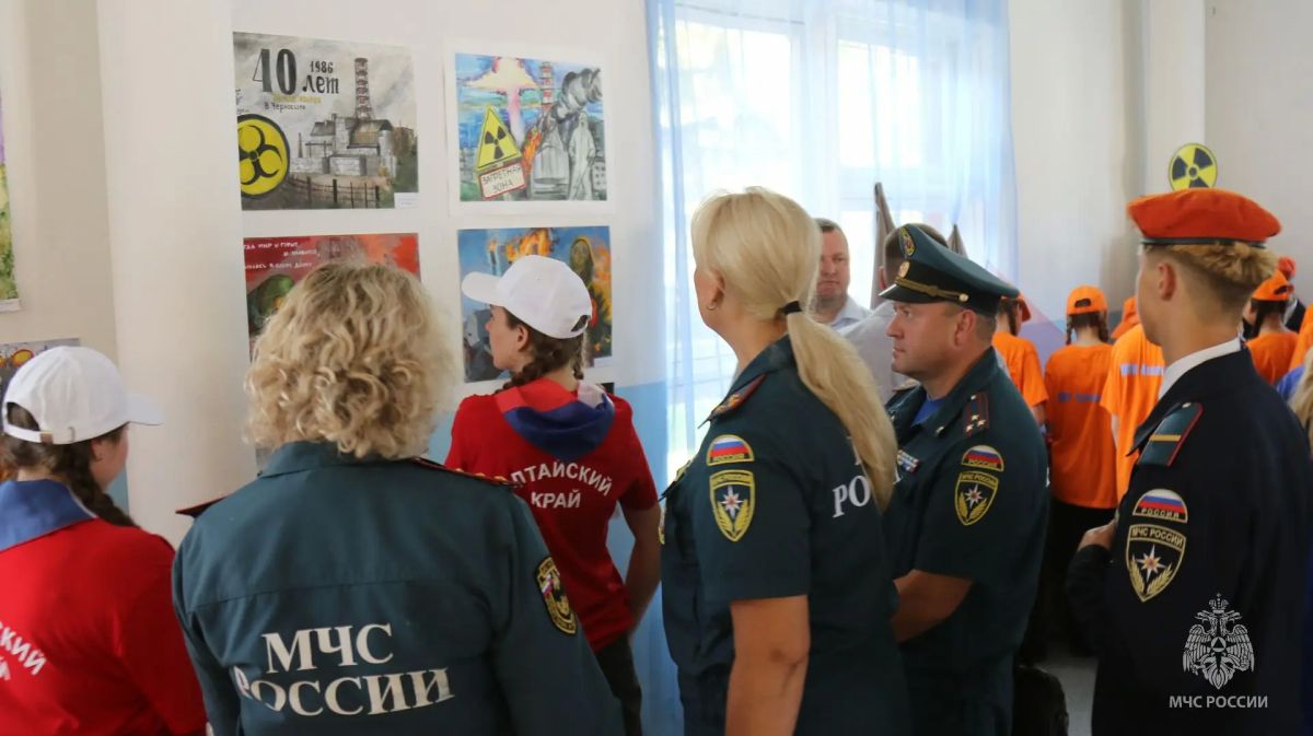 В Алтайском крае открылась старейшая в России профильная смена дружин юных пожарных В Алтайском крае открылась старейшая в России профильная смена дружин юных пожарных