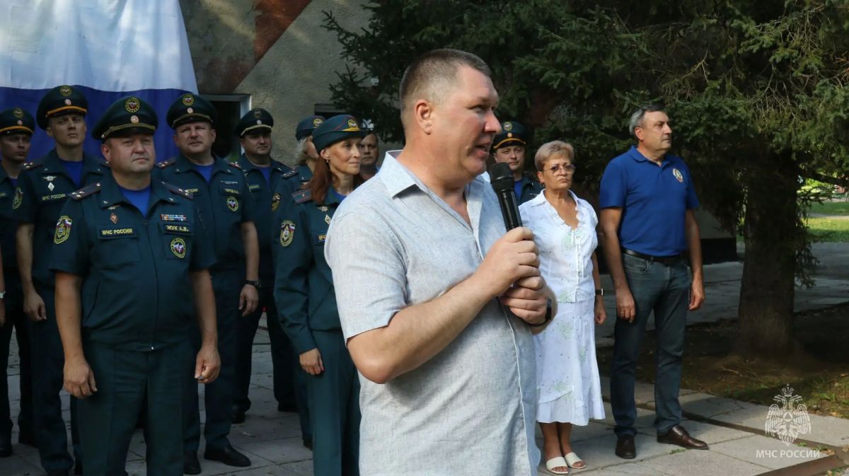 В Алтайском крае открылась старейшая в России профильная смена дружин юных пожарных В Алтайском крае открылась старейшая в России профильная смена дружин юных пожарных