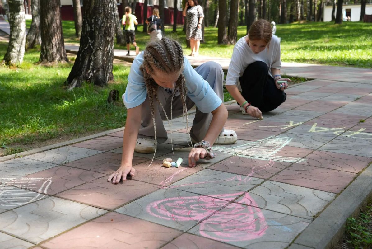 Спорт, творчество и драйв: как проходит четвёртая смена в лагере «Факел» Спорт, творчество и драйв: как проходит четвёртая смена в лагере «Факел»
