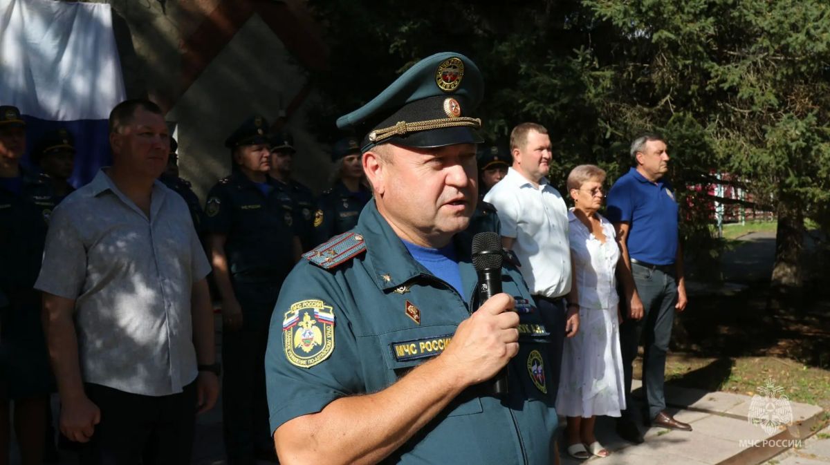 В Алтайском крае открылась старейшая в России профильная смена дружин юных пожарных В Алтайском крае открылась старейшая в России профильная смена дружин юных пожарных
