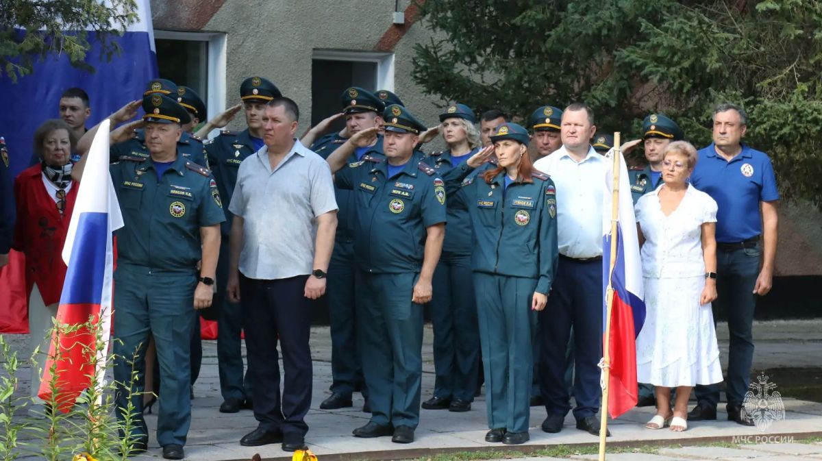 В Алтайском крае открылась старейшая в России профильная смена дружин юных пожарных В Алтайском крае открылась старейшая в России профильная смена дружин юных пожарных