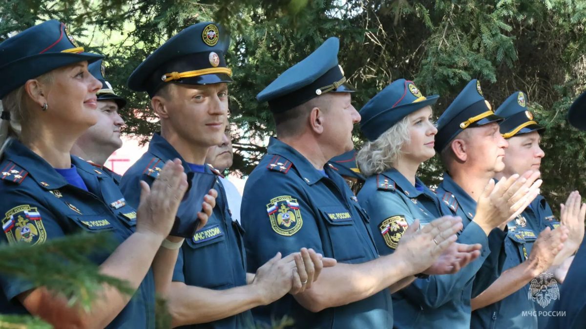В Алтайском крае открылась старейшая в России профильная смена дружин юных пожарных В Алтайском крае открылась старейшая в России профильная смена дружин юных пожарных