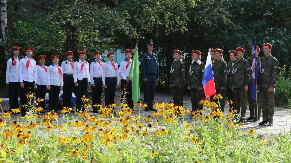 В Алтайском крае открылась старейшая в России профильная смена дружин юных пожарных В Алтайском крае открылась старейшая в России профильная смена дружин юных пожарных