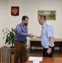 Правовой статус семьи американского фермера Джастаса Уолкера из Алтайского края, известного как «веселый молочник», был урегулирован