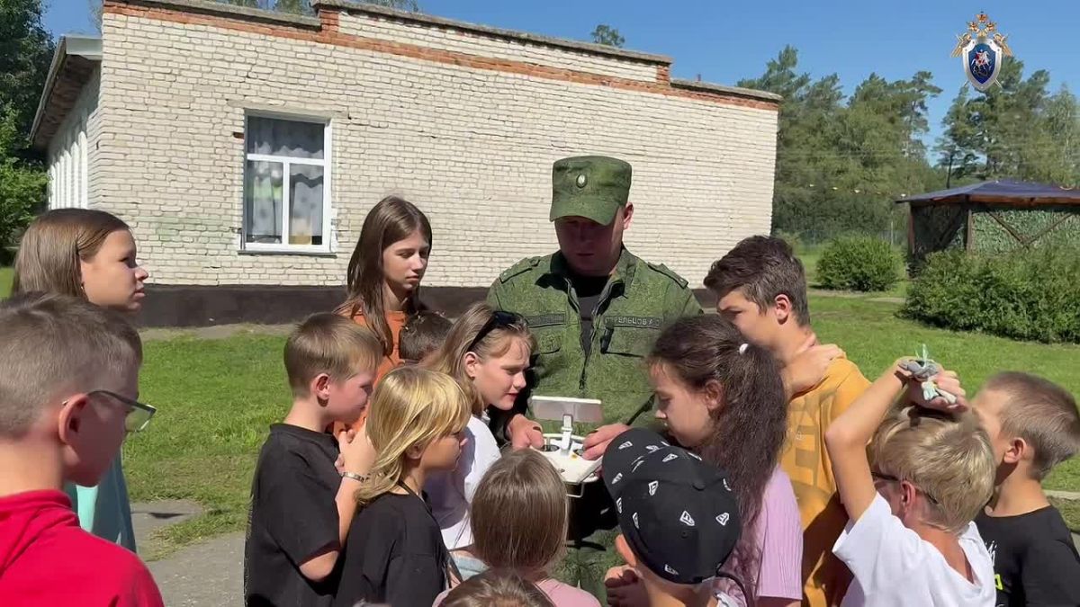 Офицеры следственного управления СК России по Алтайскому краю провели занятия в лагере «Звёздный» для детей участников боевых действий