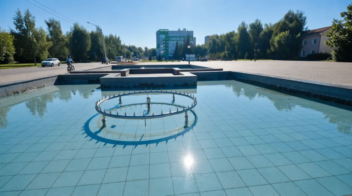 В Барнауле продолжается плановая очистка городских фонтанов