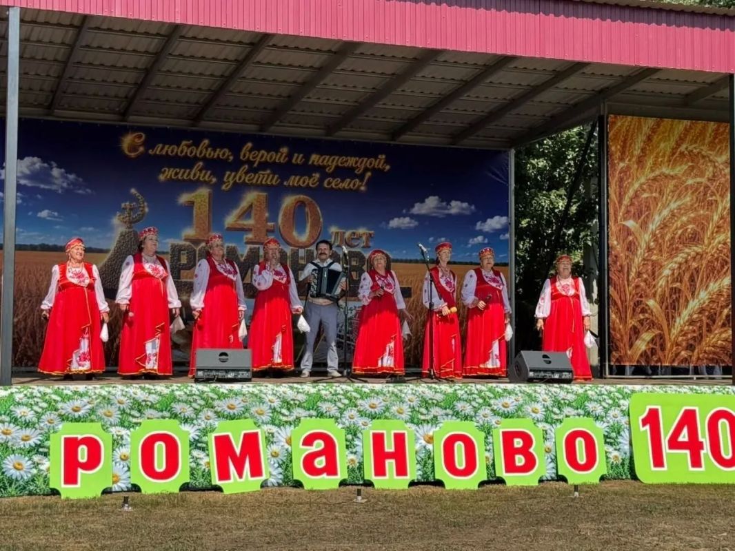 В юбилей села Романово открыли новый арт-объект «Скамья любви и примирения» В юбилей села Романово открыли новый арт-объект «Скамья любви и примирения»