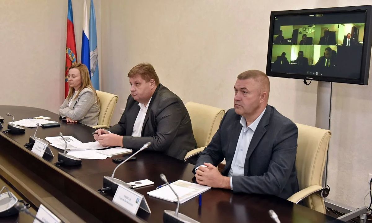 Вячеслав Франк провёл оперативное аппаратное совещание Вячеслав Франк провёл оперативное аппаратное совещание