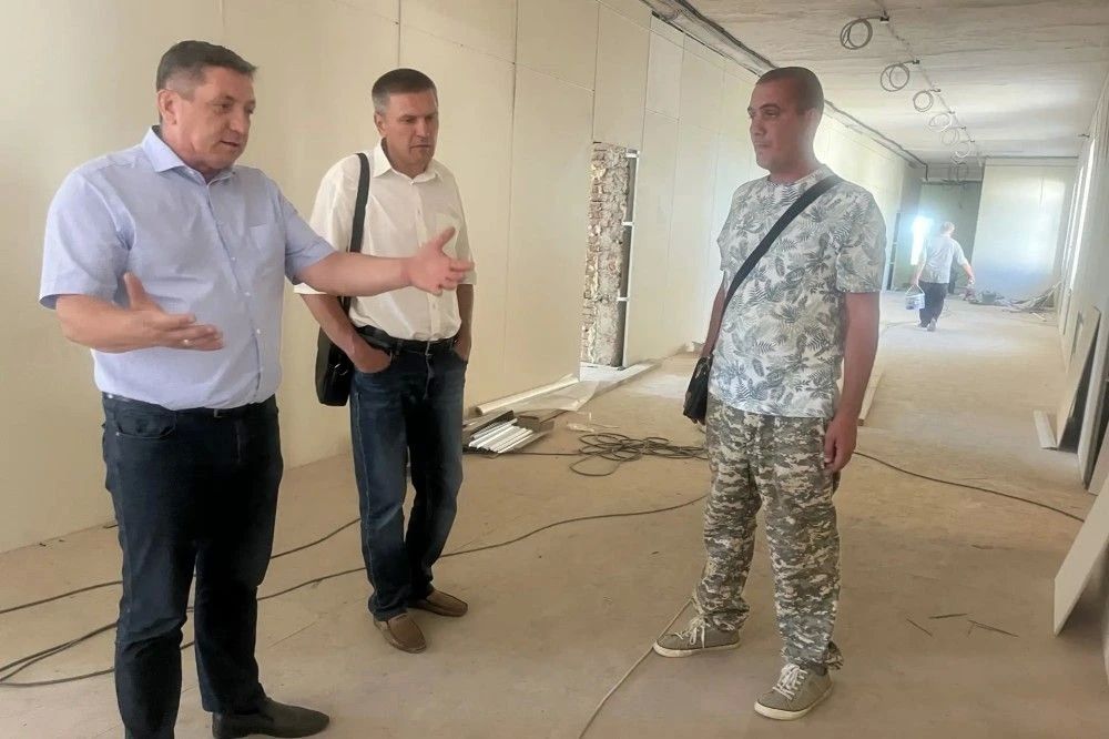 Игорь Панарин проверил ход капитального ремонта Черемушкинской школы Игорь Панарин проверил ход капитального ремонта Черемушкинской школы
