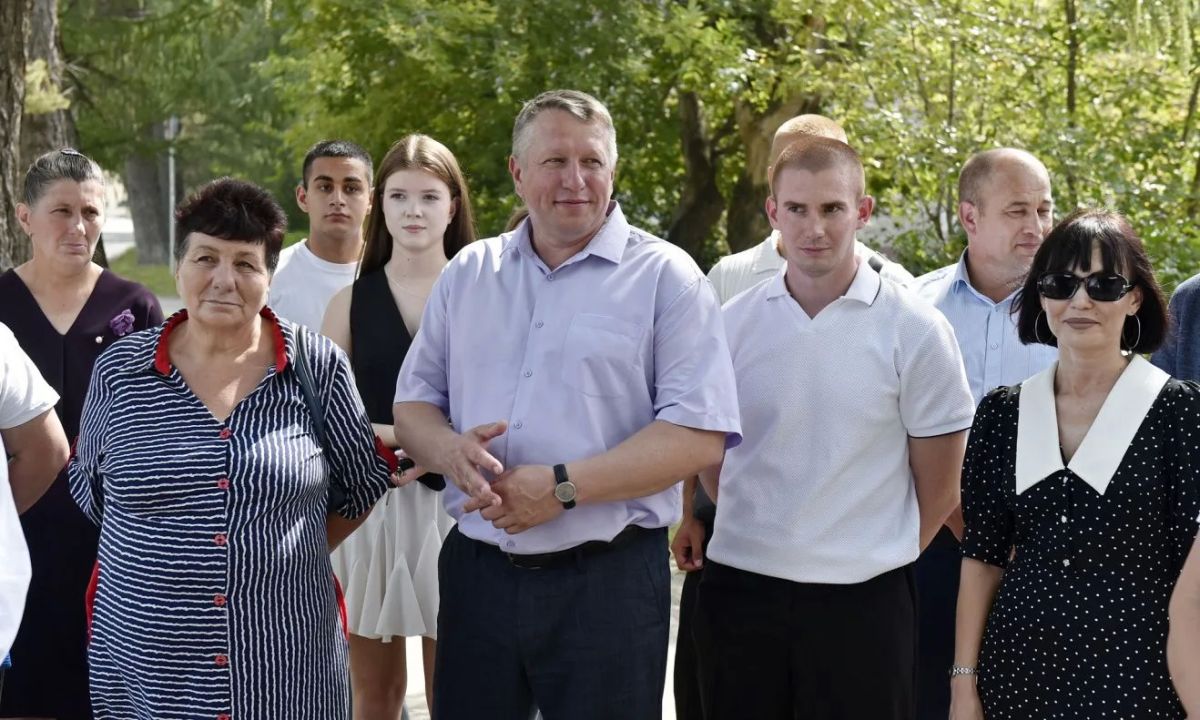 Вячеслав Франк проконтролировал ход благоустройства аллеи имени А.И. Чепурко в поселке Южный Вячеслав Франк проконтролировал ход благоустройства аллеи имени А.И. Чепурко в поселке Южный