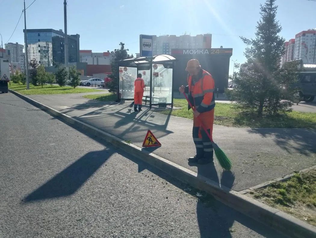 МБУ «Автодорстрой» проводит скашивание травы вдоль обочин дорог МБУ «Автодорстрой» проводит скашивание травы вдоль обочин дорог