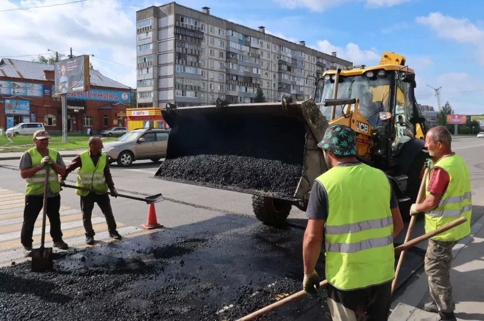 Искусственные дорожные неровности устанавливают в Бийске на 13 участках городских дорог Искусственные дорожные неровности устанавливают в Бийске на 13 участках городских дорог