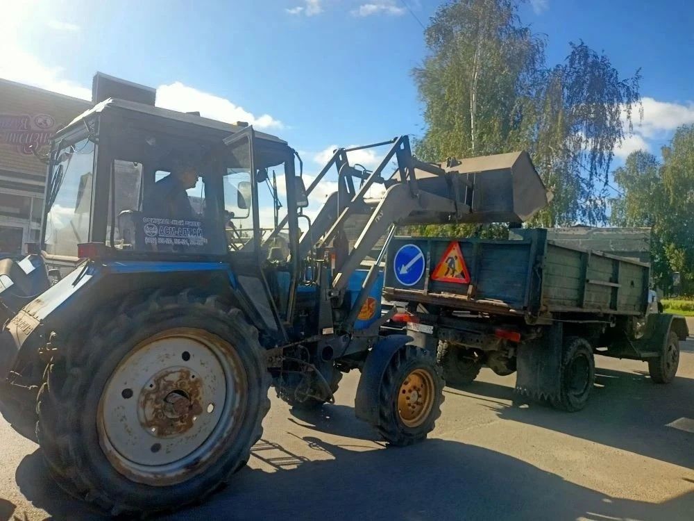 МБУ «Автодорстрой» проводит скашивание травы вдоль обочин дорог МБУ «Автодорстрой» проводит скашивание травы вдоль обочин дорог