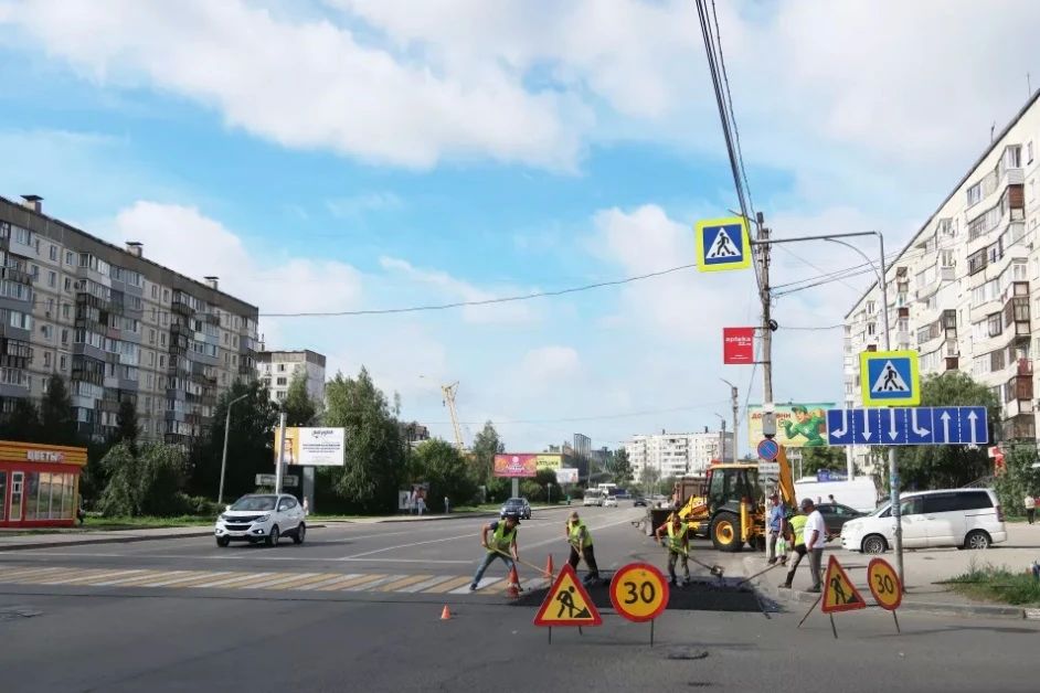 Искусственные дорожные неровности устанавливают в Бийске на 13 участках городских дорог Искусственные дорожные неровности устанавливают в Бийске на 13 участках городских дорог