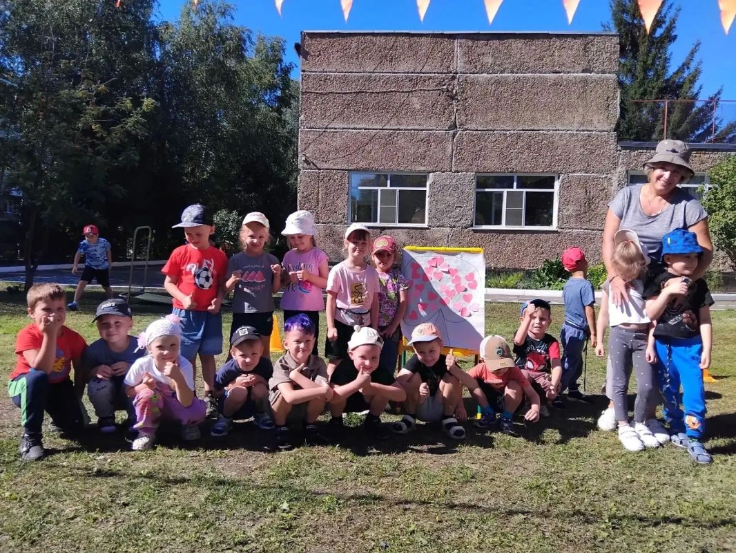 #МойДетскийСад. Доброта начинается с детства: в Заринске прошел праздник сердечных поступков В детском саду №10 «Светлячок» города Заринска прошел День добрых дел. Этот праздник стал одним из самых искренних и вдохновляющих...