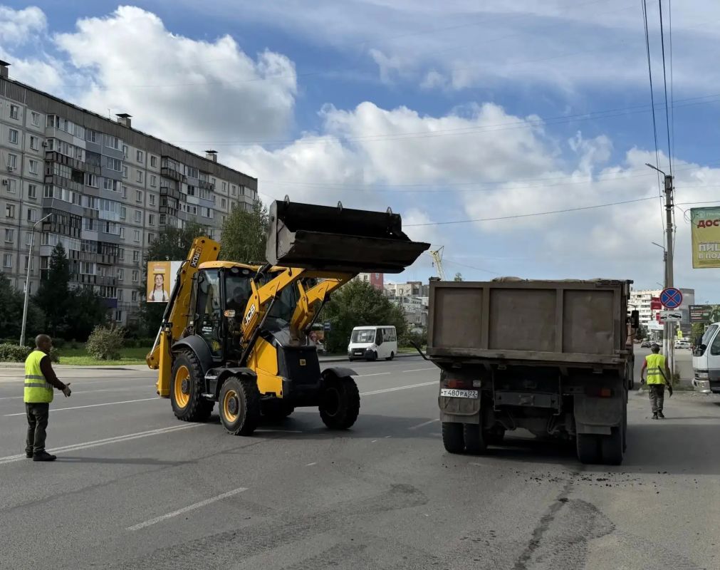 В Бийске устанавливают 13 «лежачих полицейских» В Бийске устанавливают 13 «лежачих полицейских»