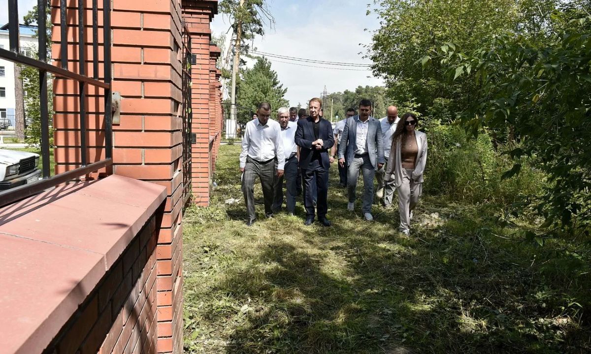 В Барнауле расширят парковку у онкологического диспансера «Надежда» В Барнауле расширят парковку у онкологического диспансера «Надежда»